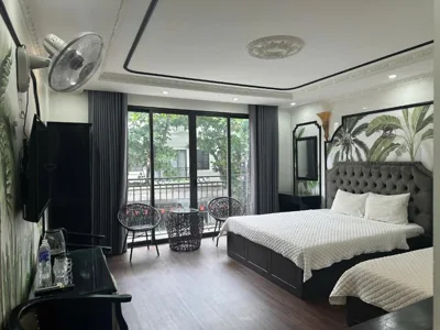발코니가 있는 패밀리 스위트 — Roselle Grand Hotel Hanoi