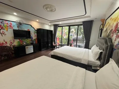발코니가 있는 쿼드러플룸 — Roselle Grand Hotel Hanoi